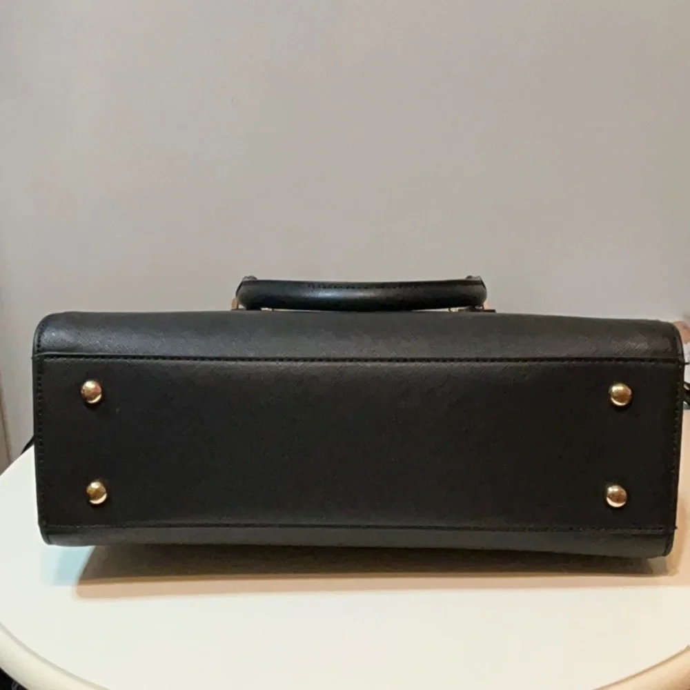 Unbranded this elegant